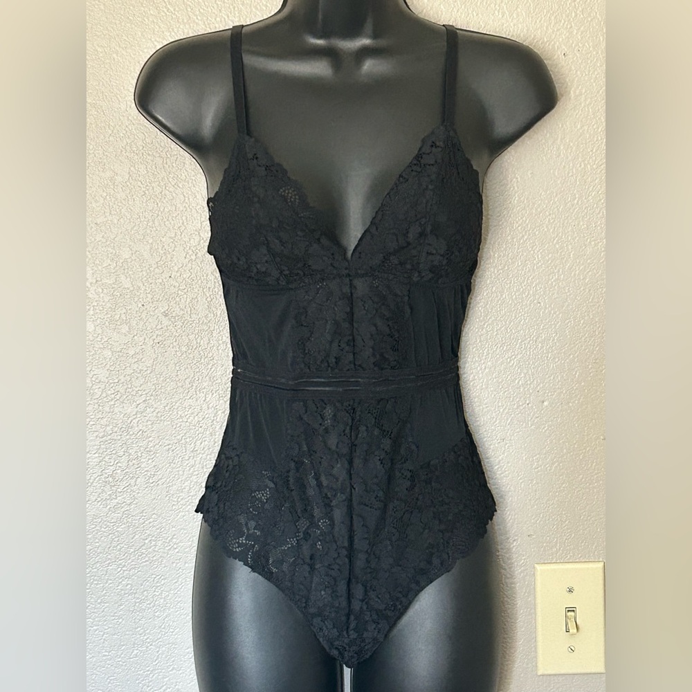 Forever 21 Black Lace Sheer Bodysuit Lingerie Cheeky Romantic Sexy Feminine Sz S